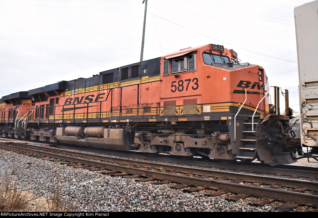 BNSF 5873